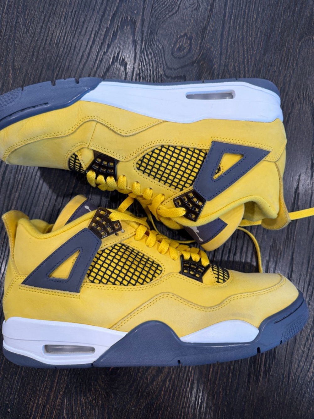 Nike Air Jordan 4 Retro “Lightning” 2021  Size 9.5 Mens
